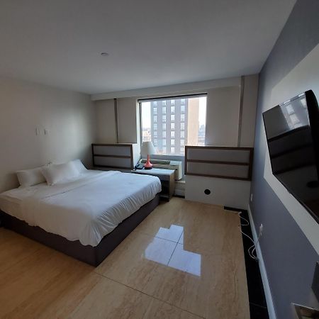 Mayfair Inn And Suites New York Bagian luar foto