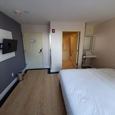 Mayfair Inn And Suites New York Bagian luar foto